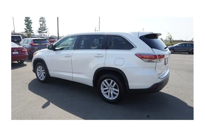 $18984 : 2015 Highlander LE Sport Util image 8