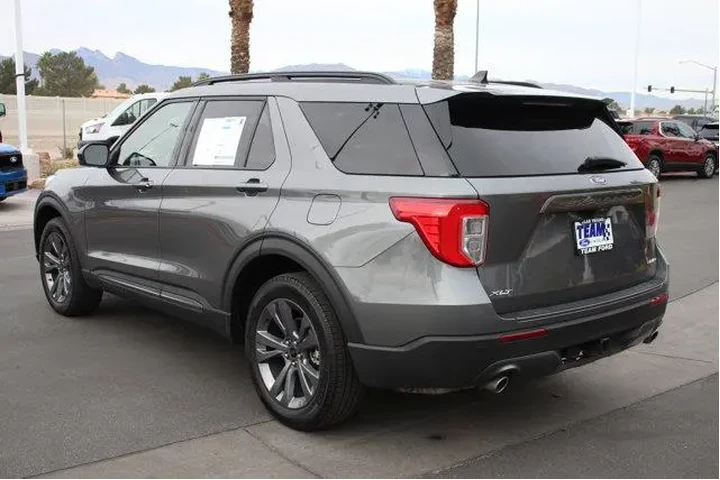 $27345 : Ford Explorer 2023 AWD XLT 4 image 5