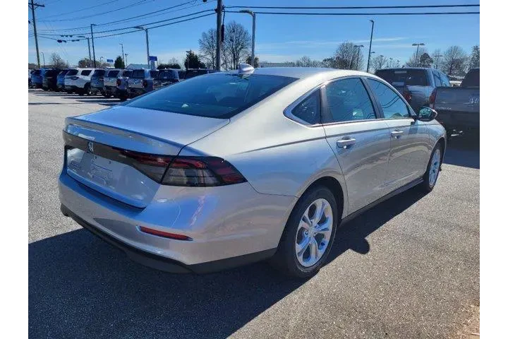 $23371 : Honda Accord 2024 LX 4dr Sed image 4