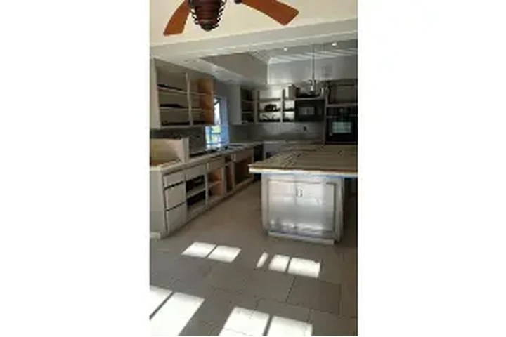 Paintingsv interior  exterior image 1