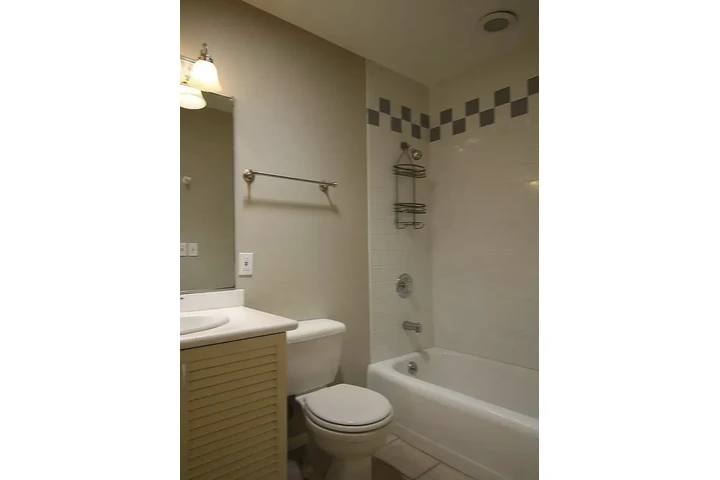 $980 : 2 bedrooms  stainless steel image 5