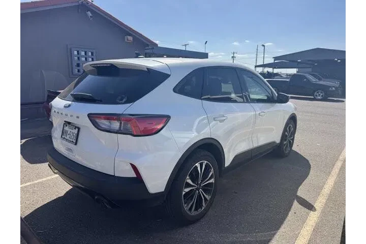 $17988 : 2022 Escape SE image 5