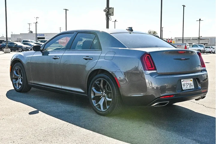 Chrysler 300 2023 S V6 4dr S image 6