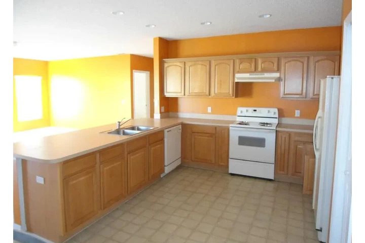 $2500 : Rent image 1