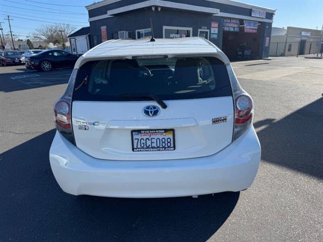 $9998 : 2012 Prius c Two image 7