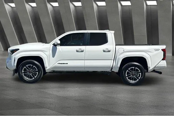 $37500 : Toyota Tacoma 2024 4x2 TRD S image 8