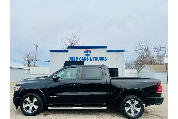 $29995 : 2019 RAM 1500 Laramie Crew Ca image 4