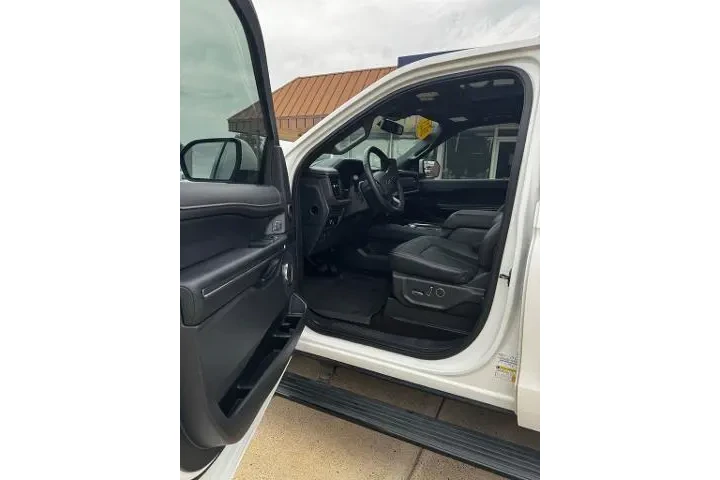 $37195 : Ford Expedition 2023 4x2 Lim image 6
