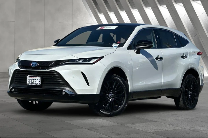 $27900 : Toyota Venza 2023 AWD LE 4dr image 2