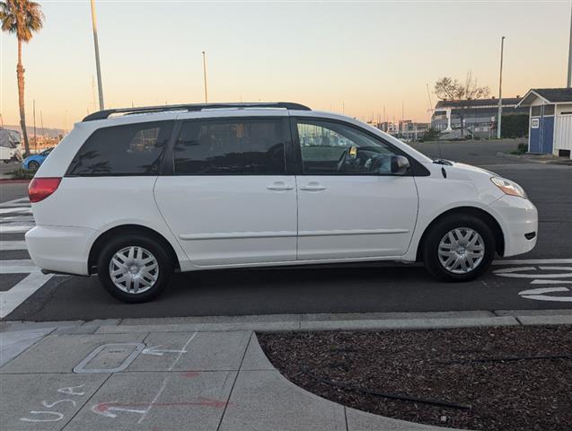 $9988 : 2007 Sienna CE image 5