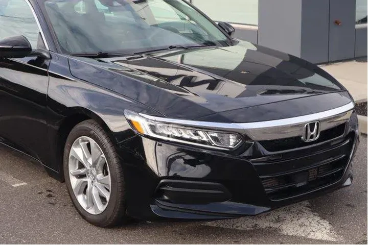 $17005 : Honda Accord 2020 LX 4dr Sed image 3