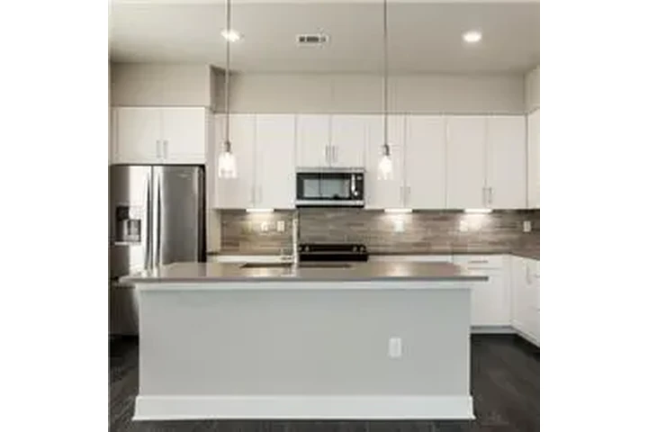 $2610 : Rental property with 1 bedro image 8