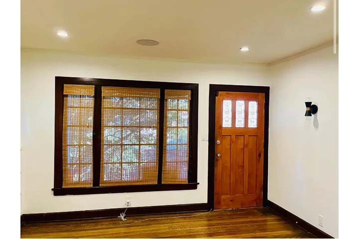 $1500 : Located in desirable Mid-City image 3