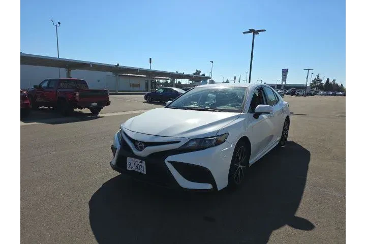 $26900 : Toyota Camry 2024 SE 4dr Sed image 3