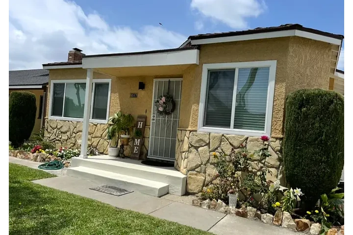 $2900 : HOUSE RENT IN South Gate CA image 1