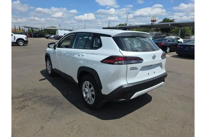 $30900 : Toyota Corolla Cross 2026 L image 3