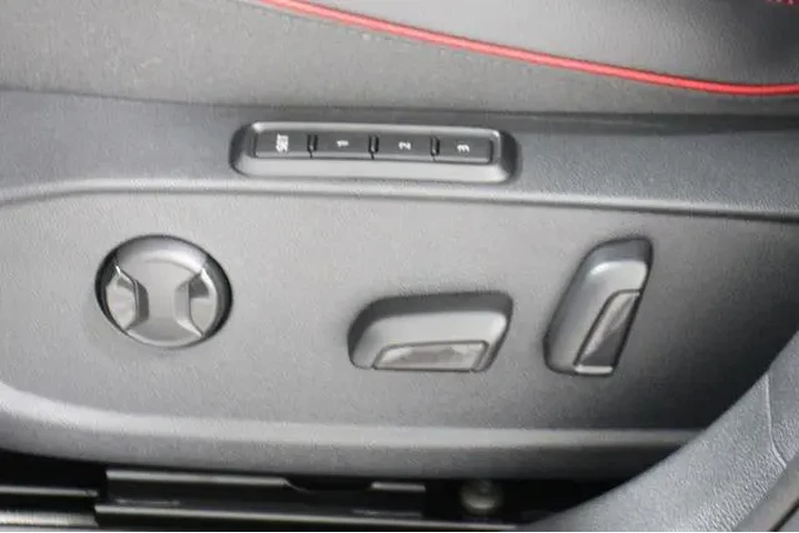 $35982 : Volkswagen Golf GTI 2025 SE image 6