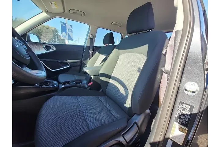 $18994 : Kia Soul 2024 LX 4dr Crossov image 7