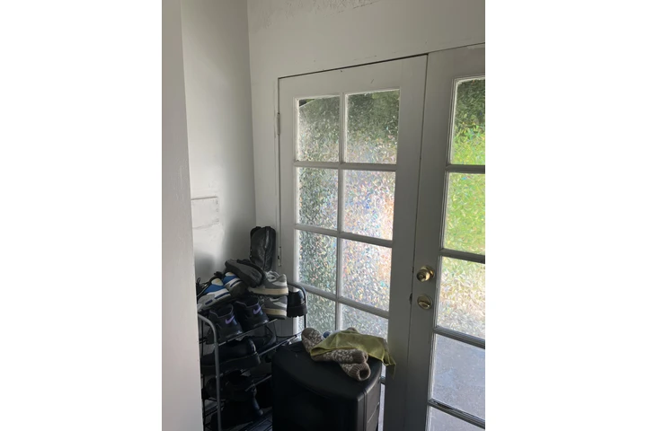 $1200 : Rento cuarto image 2
