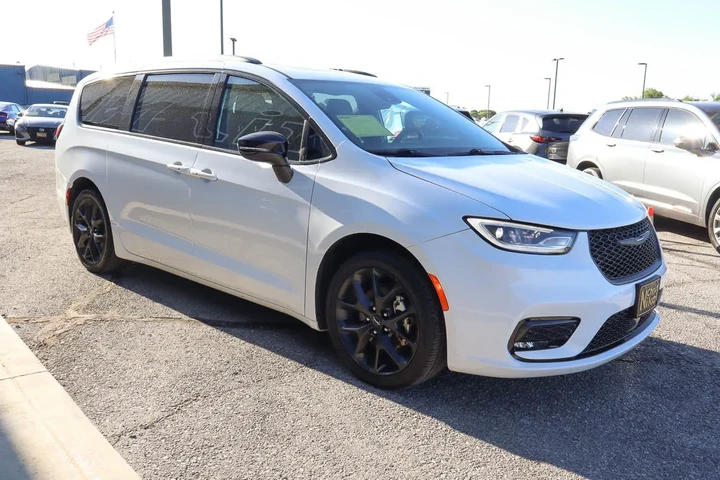 $35387 : 2025 Pacifica Limited FWD image 3