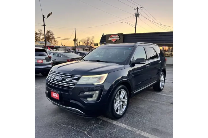 $17999 : 2017 Explorer XLT image 3