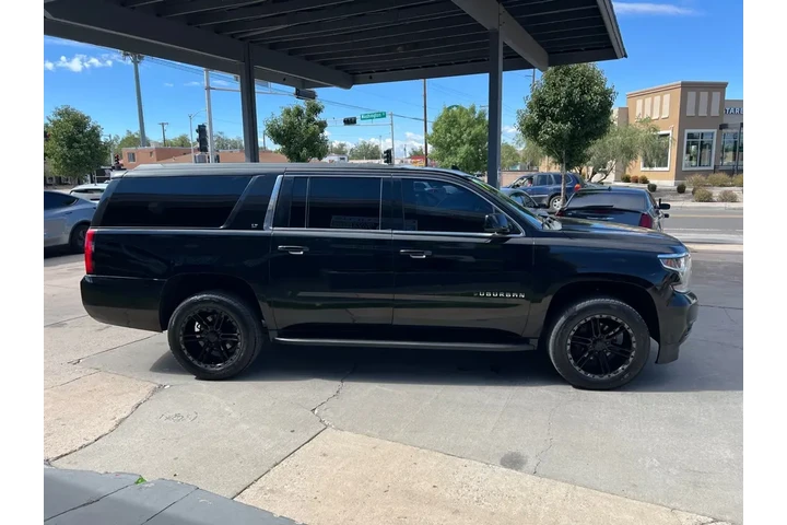 2017 Suburban LT 4WD image 4
