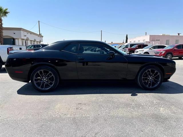 $27995 : Pre-Owned 2019 Challenger SXT image 5