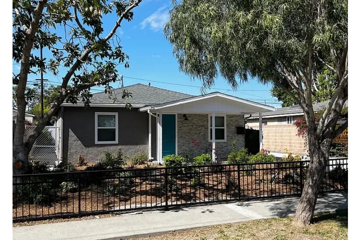 $1650 : 2 BEDROOMS, 2.5 BATH HOUSE image 1