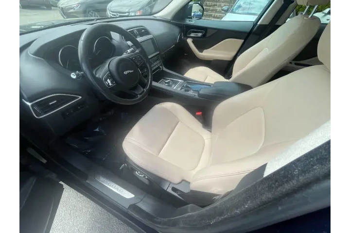 $13900 : 2020 F-PACE 25t Premium image 9