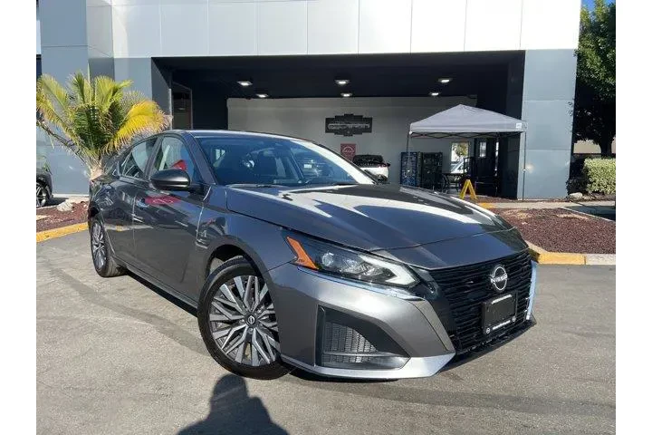 $17981 : Nissan Altima 2024 2.5 SV 4d image 1