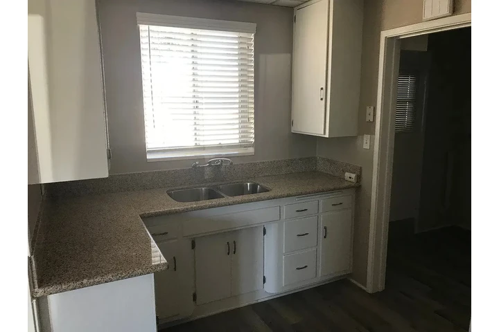 $800 : Beautiful Home...LAKEWOOD,CA image 5