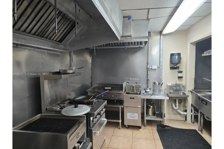 $300000 : Vendo Restaurant / Cafeteria image 4