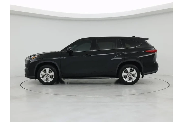 $27998 : Toyota Highlander 2021 LE 4d image 3