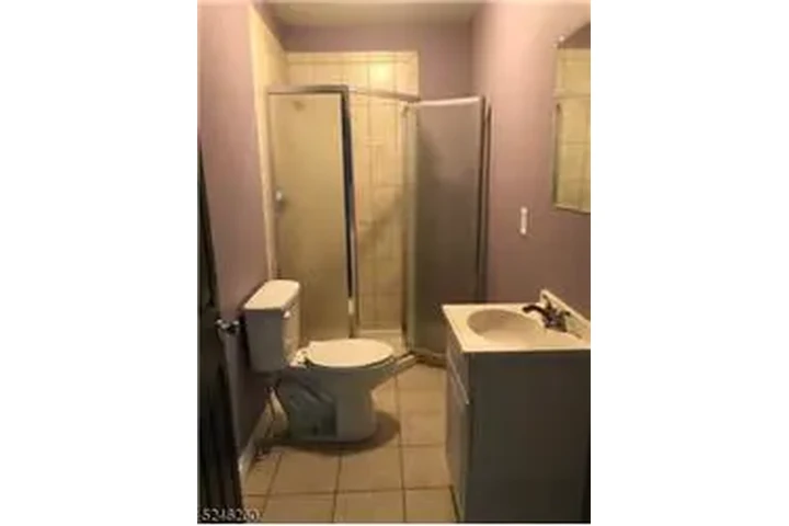 $1000 : Rental property with 1 bedro image 5