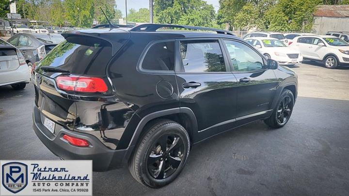 2017 Cherokee Sport Altitude image 6