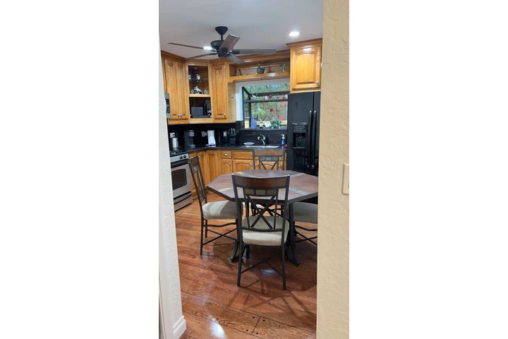 $1400 : Cuarto AMUEBLADO image 6