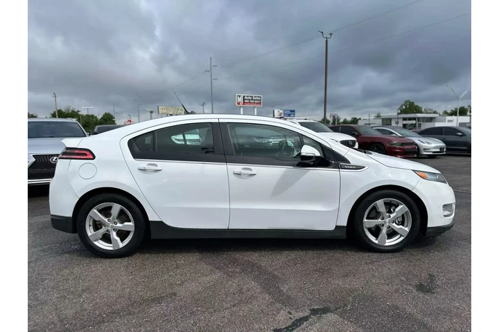 2012 CHEVROLET VOLT SEDAN 4D image 9