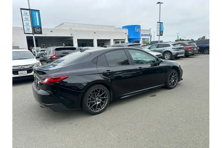 $28998 : Toyota Camry 2025 SE 4dr Sed image 3