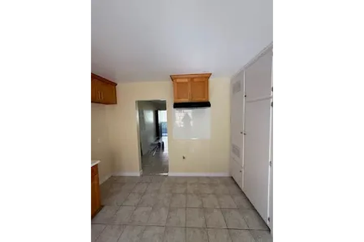 $2100 : CUDAHY RENTO APTO image 6