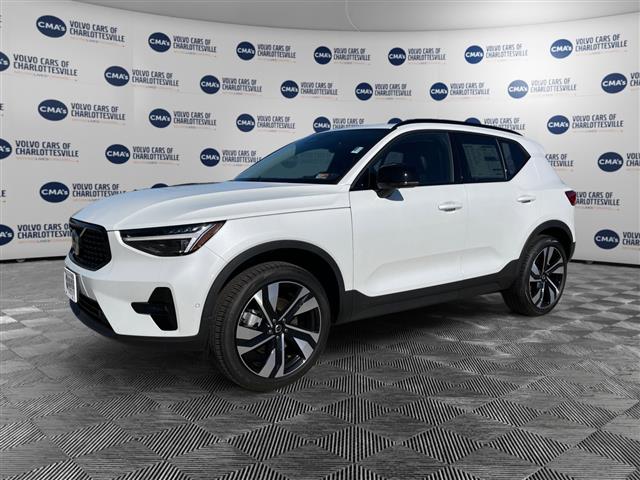 $51345 : PRE-OWNED 2024 VOLVO XC40 B5 image 1