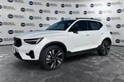 PRE-OWNED 2024 VOLVO XC40 B5 en Madison WV