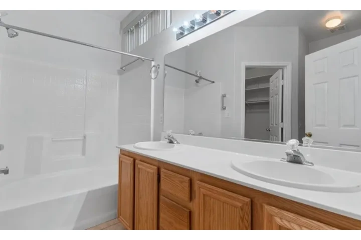 $2850 : 2052 Smoketree Village Cir UNI image 5