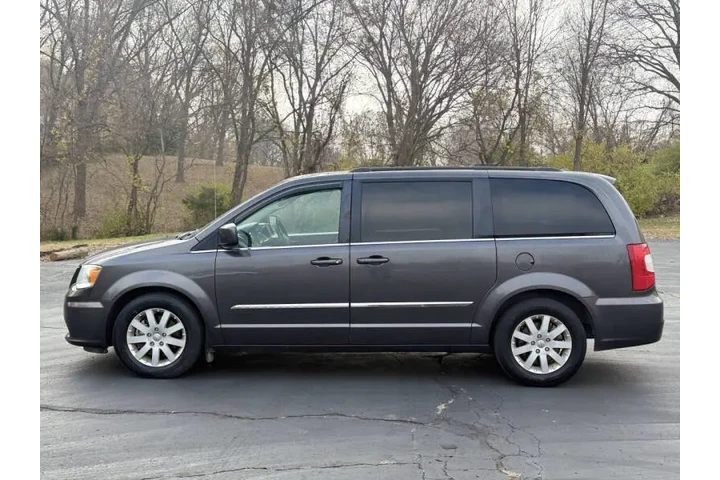 $6999 : 2016 Town and Country Touring image 10
