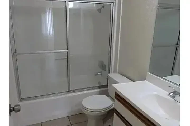 ANAHEIM APARTAMENTO MODERNO image 2