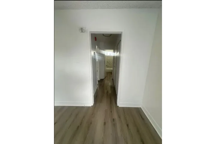 $1000 : espacioso de 1 dormitorio image 5