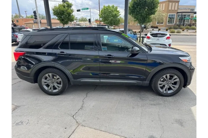 2022 Explorer XLT AWD image 4