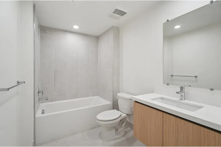 $3600 : New 3bedroom and 2bath availab image 5