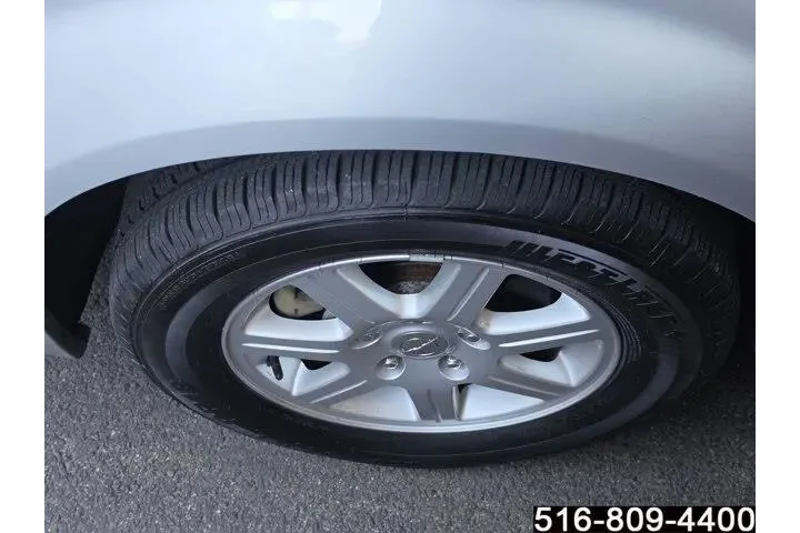 $9947 : Chrysler Town and Country 20 image 5