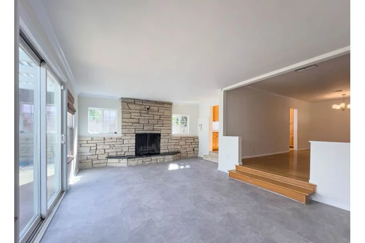 $2480 : 3 Bed 2 Bath House in Lynwood image 2