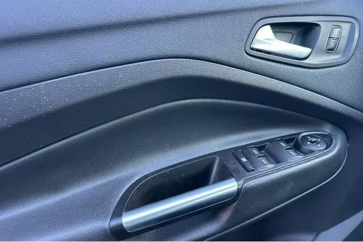 $15193 : Ford Escape 2018 AWD SEL 4dr image 10